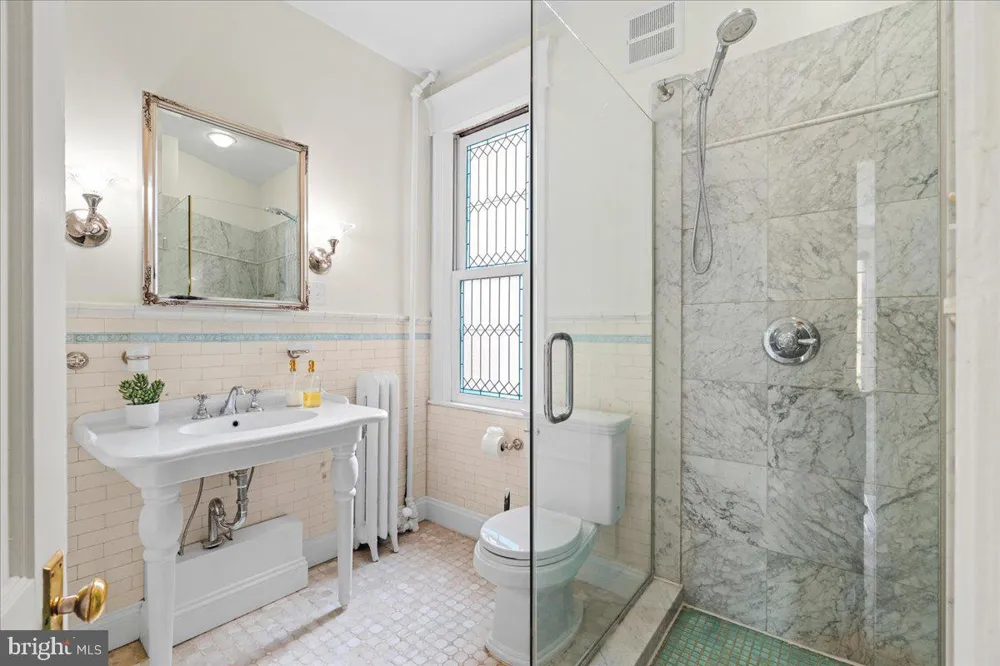 2612 CALVERT STREET Baltimore, MD 21218