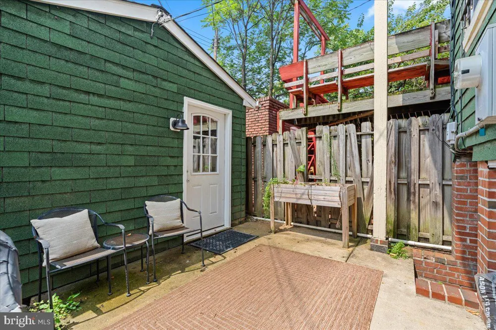 2612 CALVERT STREET Baltimore, MD 21218