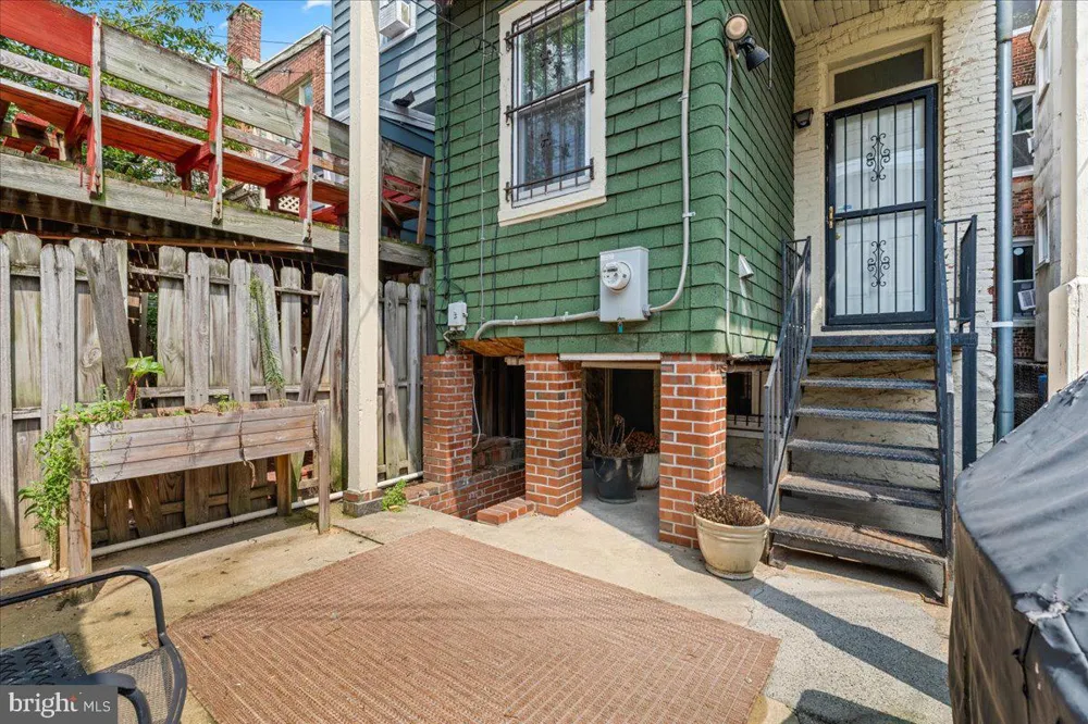 2612 CALVERT STREET Baltimore, MD 21218