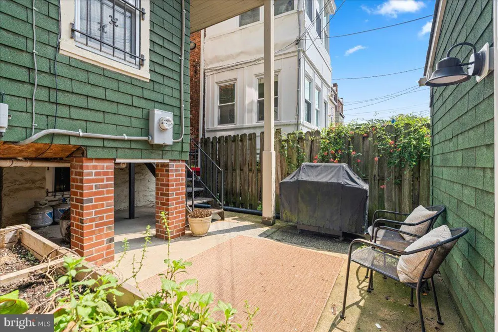 2612 CALVERT STREET Baltimore, MD 21218