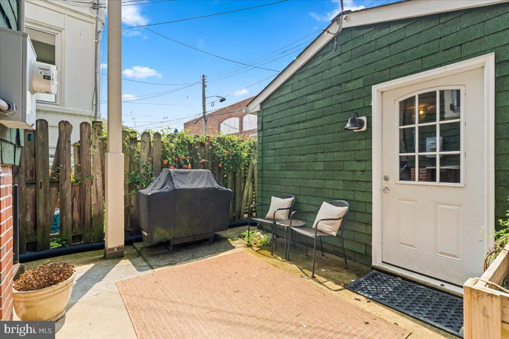 2612 CALVERT STREET Baltimore, MD 21218