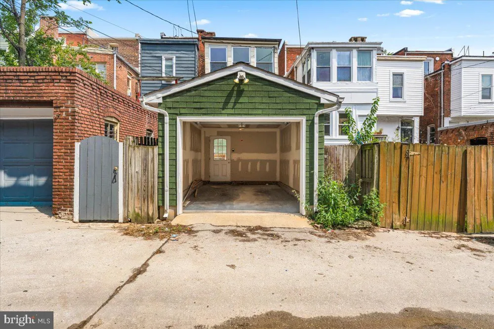 2612 CALVERT STREET Baltimore, MD 21218