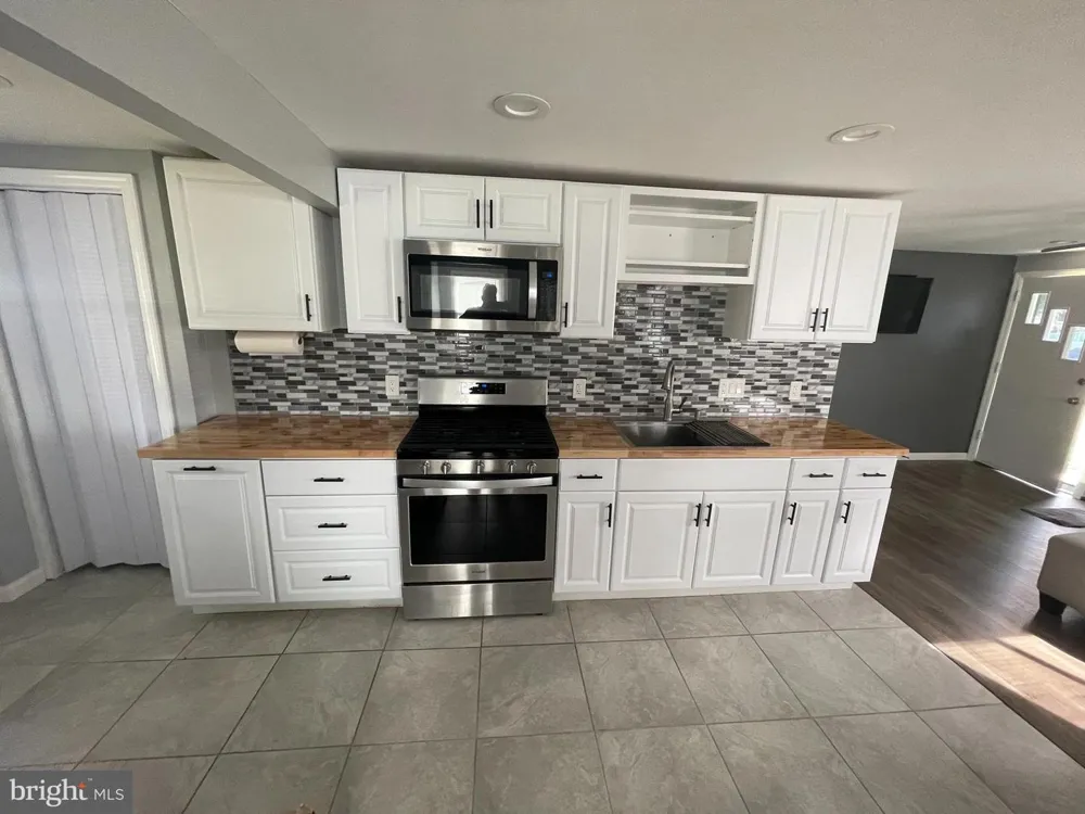 221 COUNTY AVENUE Maple Shade, NJ 08052