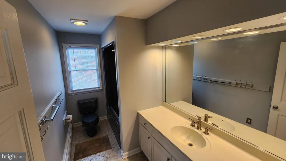 1239 LIMEKILN PIKE Ambler, PA 19002