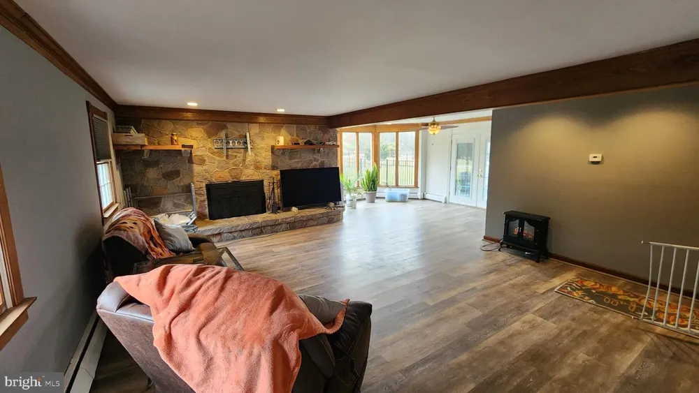 1239 LIMEKILN PIKE Ambler, PA 19002