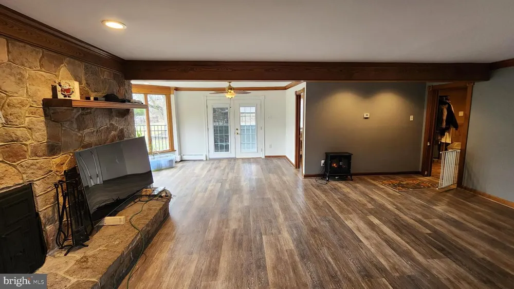 1239 LIMEKILN PIKE Ambler, PA 19002