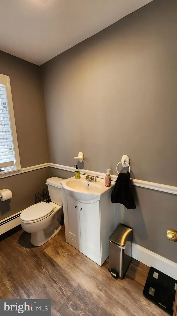 1239 LIMEKILN PIKE Ambler, PA 19002