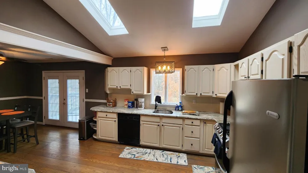 1239 LIMEKILN PIKE Ambler, PA 19002