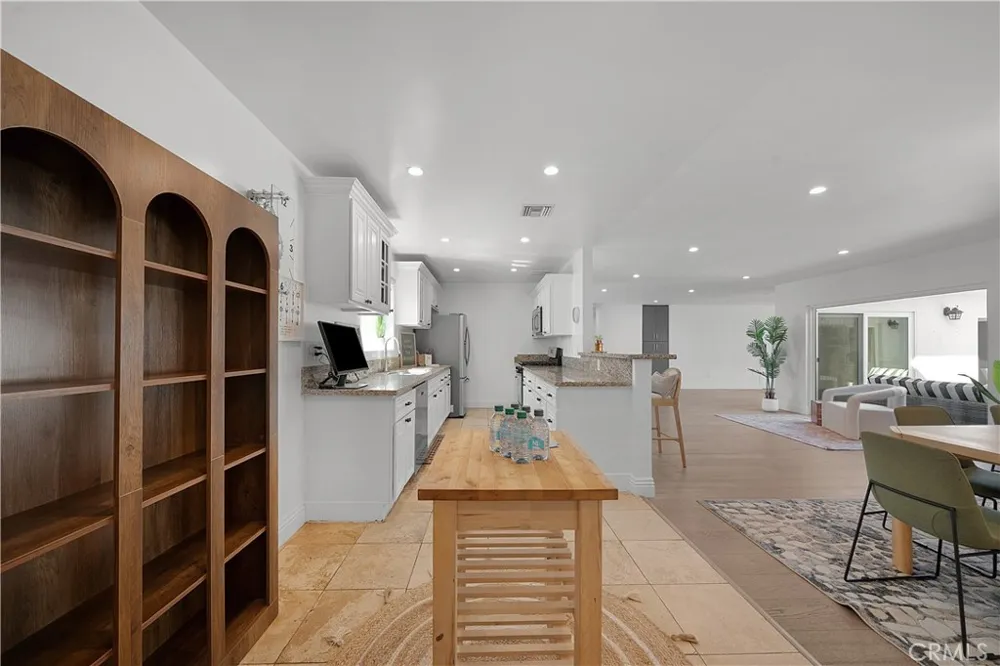 9150 Zelzah Avenue Northridge, CA 91325