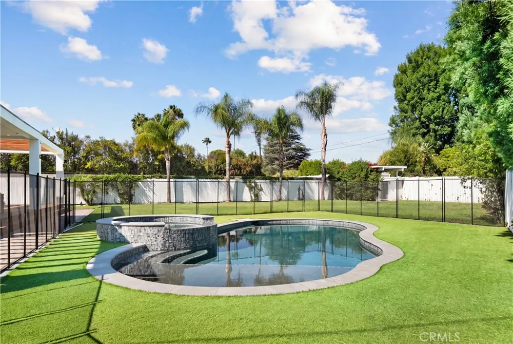 9150 Zelzah Avenue Northridge, CA 91325