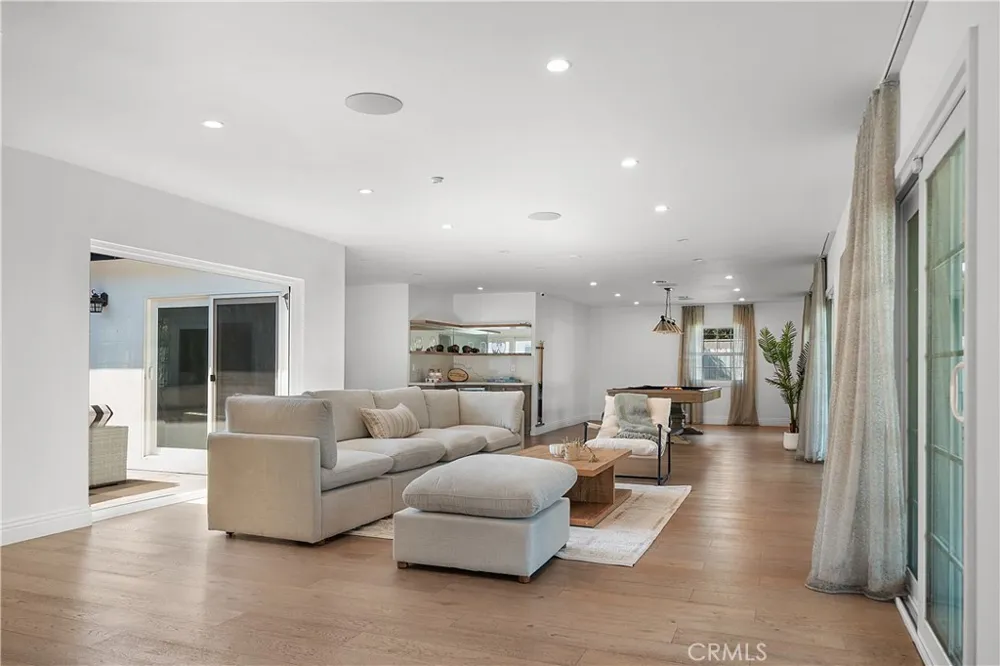 9150 Zelzah Avenue Northridge, CA 91325