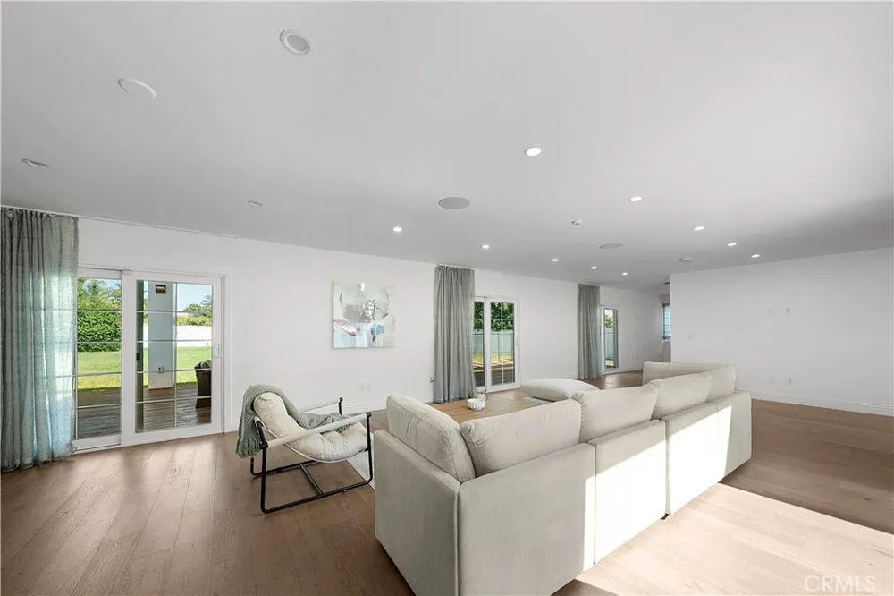 9150 Zelzah Avenue Northridge, CA 91325
