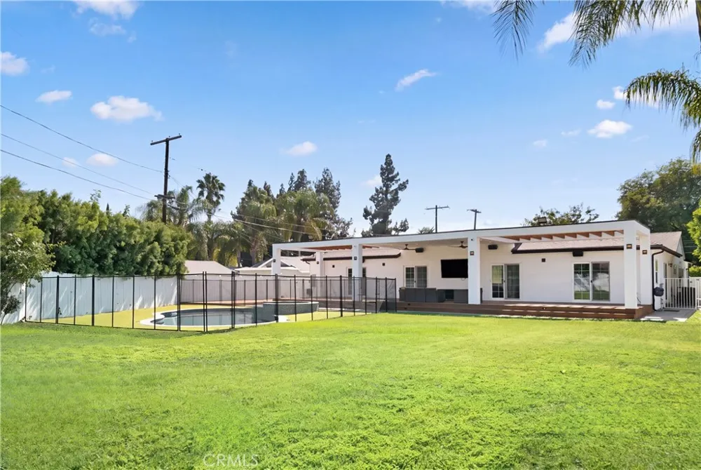9150 Zelzah Avenue Northridge, CA 91325
