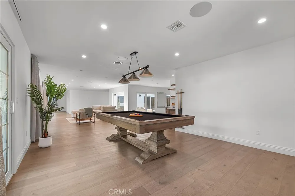 9150 Zelzah Avenue Northridge, CA 91325