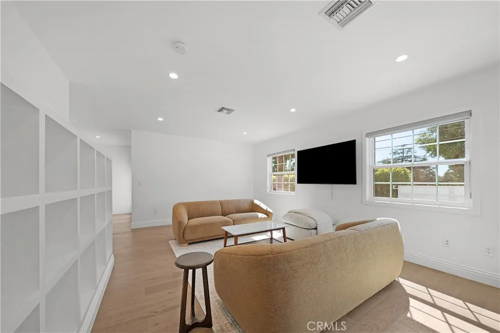 9150 Zelzah Avenue Northridge, CA 91325