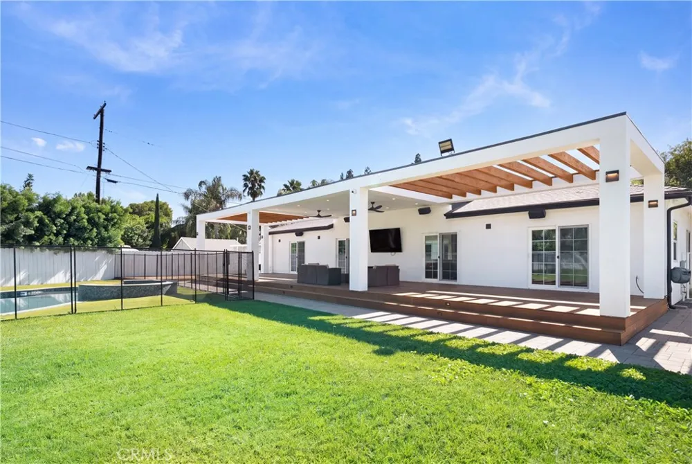 9150 Zelzah Avenue Northridge, CA 91325