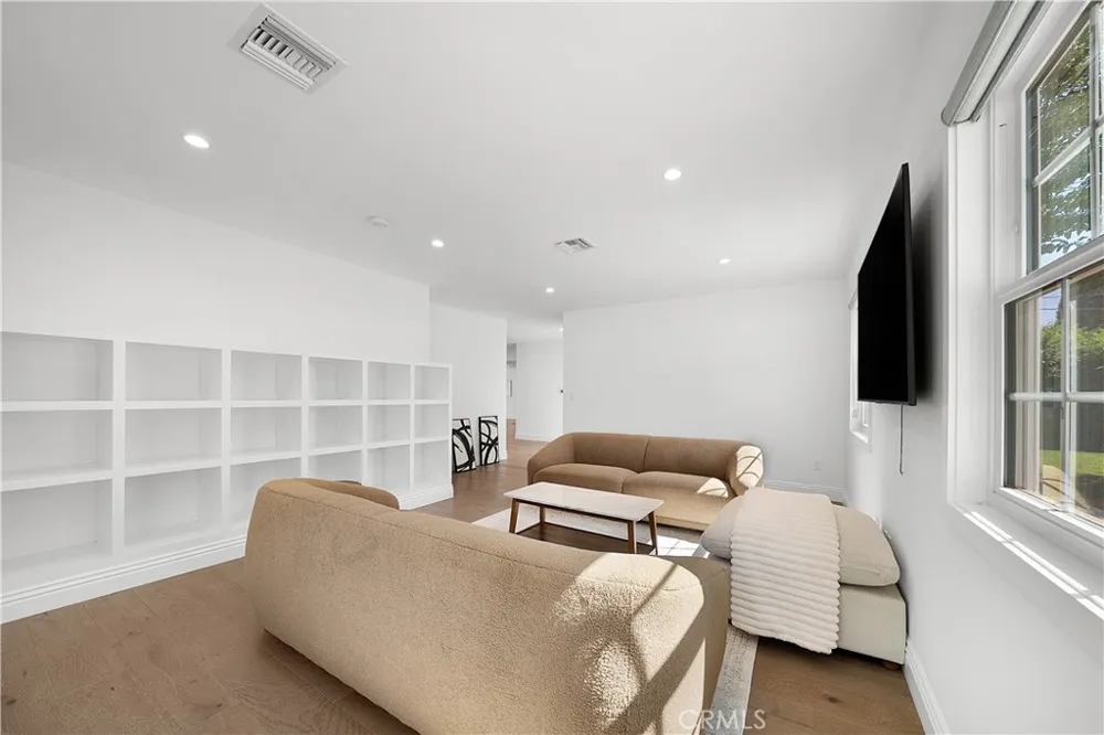 9150 Zelzah Avenue Northridge, CA 91325