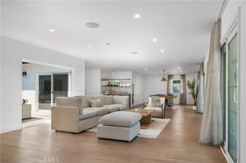 9150 Zelzah Avenue Northridge, CA 91325