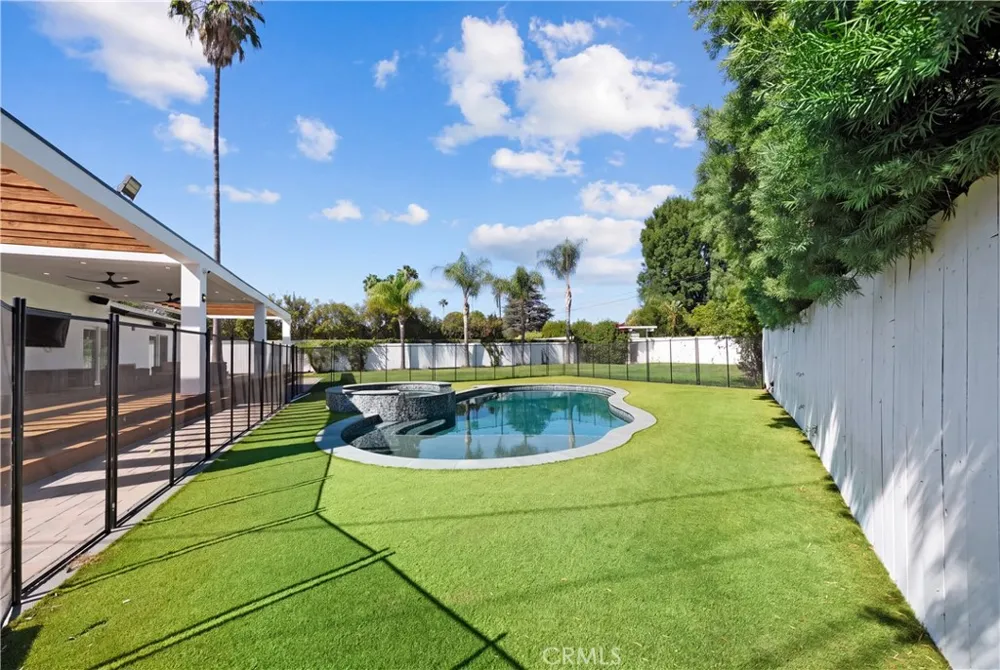 9150 Zelzah Avenue Northridge, CA 91325