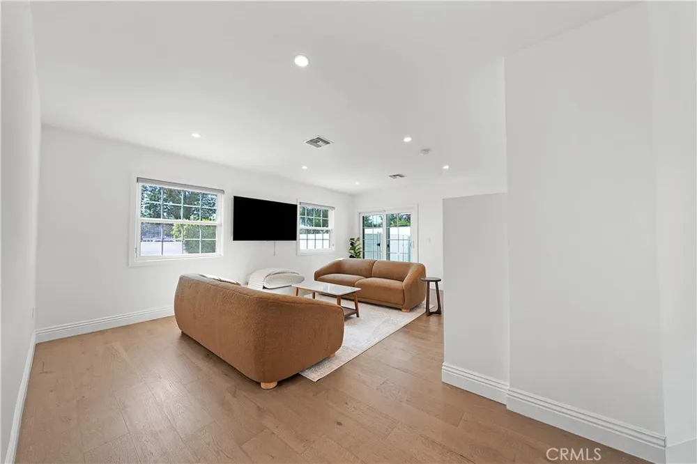 9150 Zelzah Avenue Northridge, CA 91325