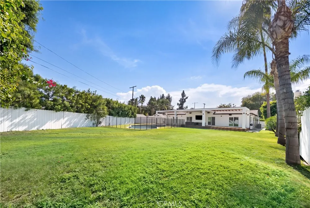 9150 Zelzah Avenue Northridge, CA 91325