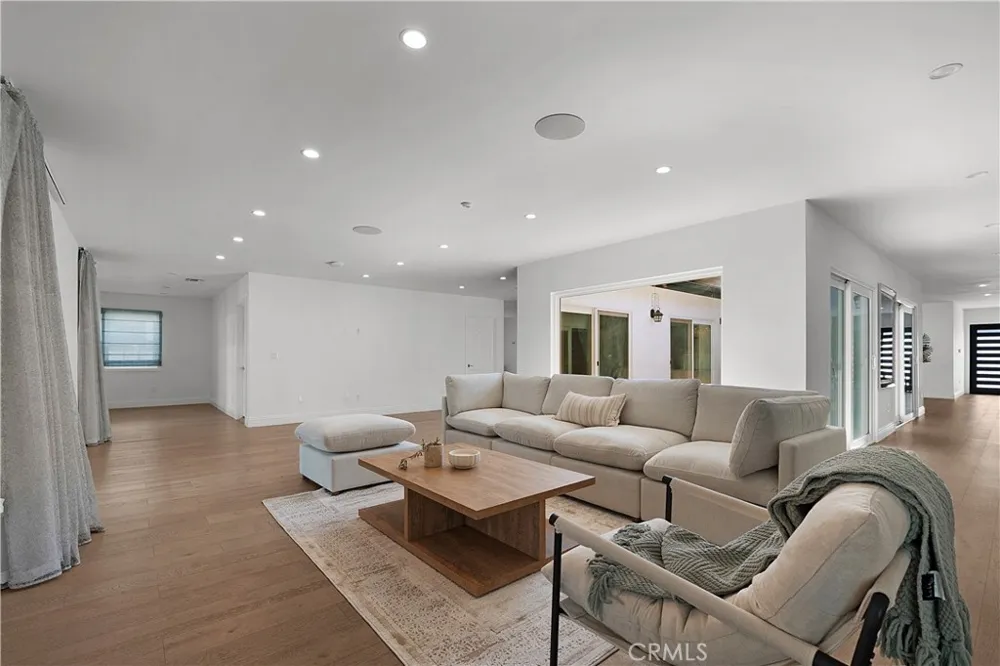 9150 Zelzah Avenue Northridge, CA 91325