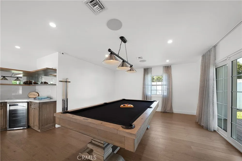 9150 Zelzah Avenue Northridge, CA 91325