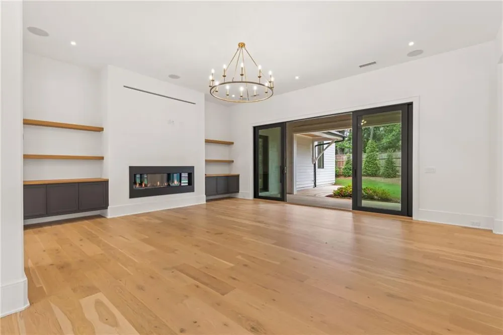 4550 Jolyn Place Sandy Springs, GA 30342