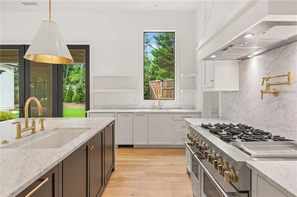 4550 Jolyn Place Sandy Springs, GA 30342