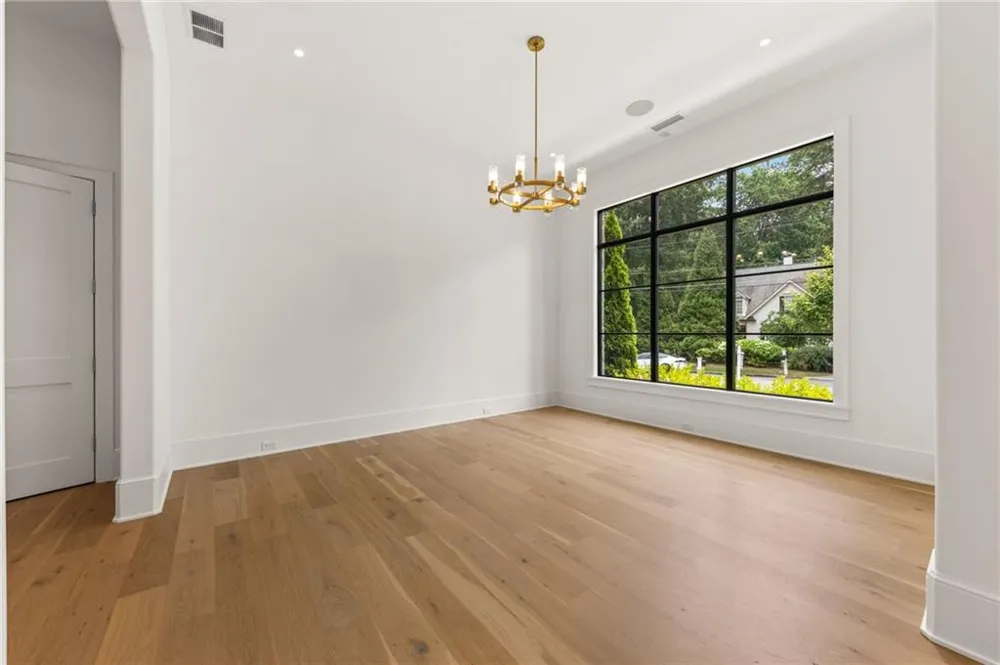4550 Jolyn Place Sandy Springs, GA 30342