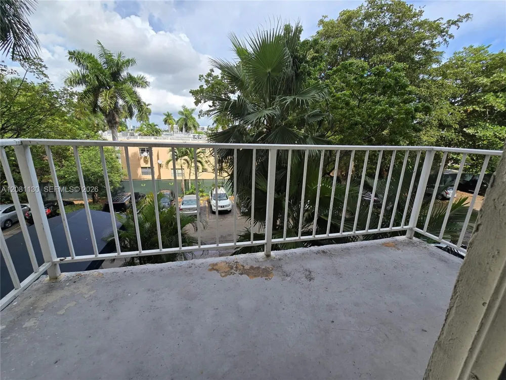 4550 NW 9th St #310E Miami, FL 33126