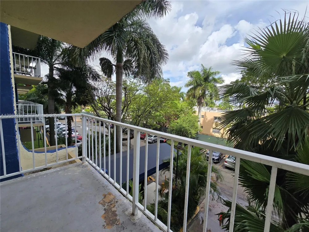 4550 NW 9th St #310E Miami, FL 33126