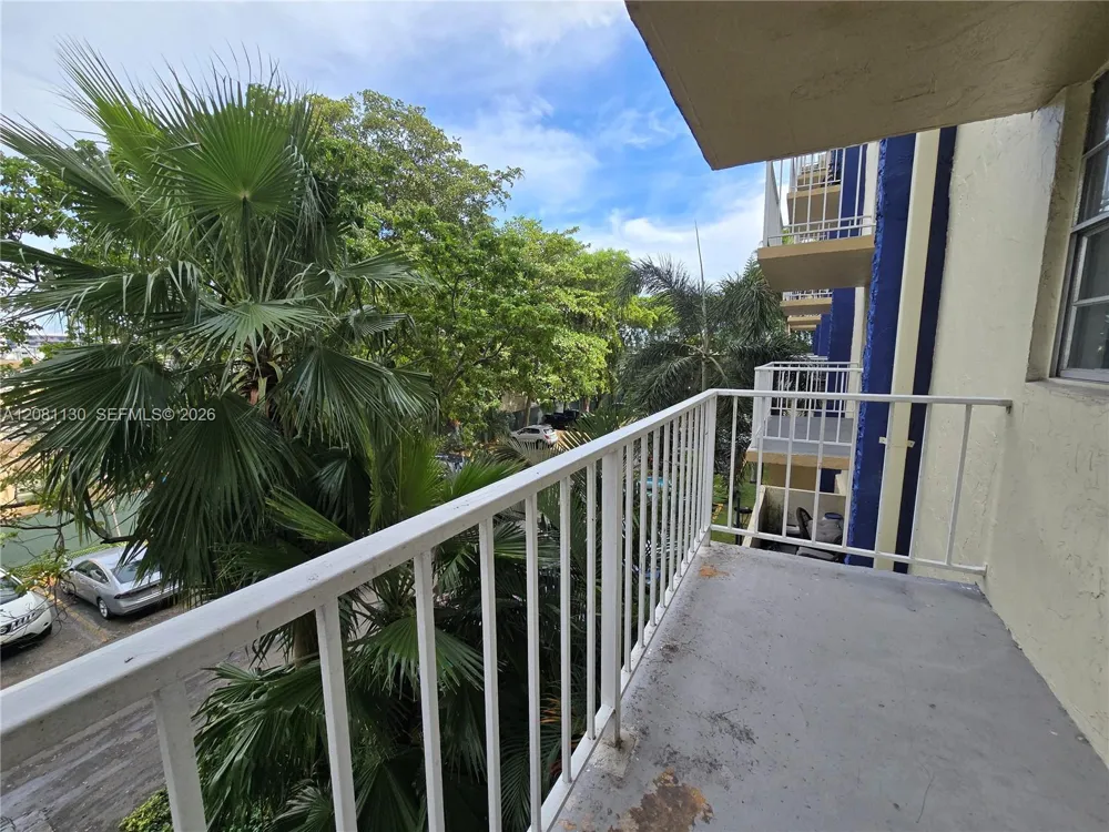 4550 NW 9th St #310E Miami, FL 33126