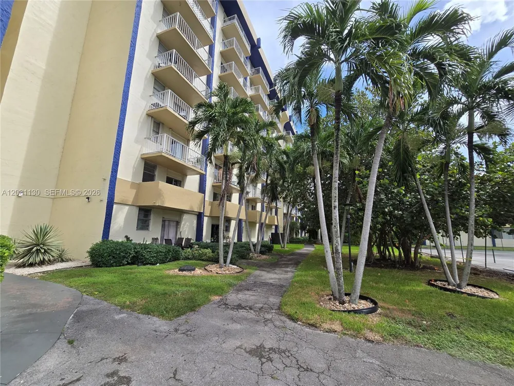 4550 NW 9th St #310E Miami, FL 33126
