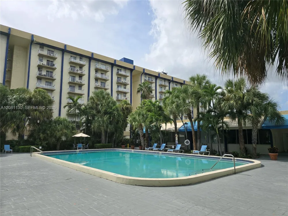4550 NW 9th St #310E Miami, FL 33126