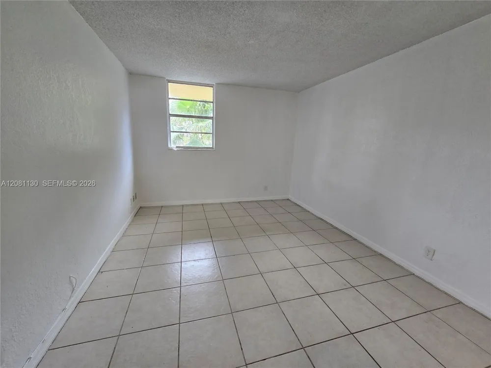 4550 NW 9th St #310E Miami, FL 33126