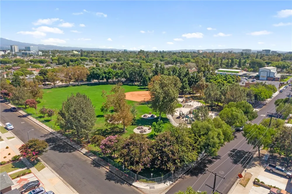 2818 Lowell Santa Ana, CA 92706