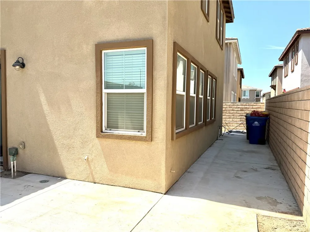 2993 E Halton Paseo Ontario, CA 91761