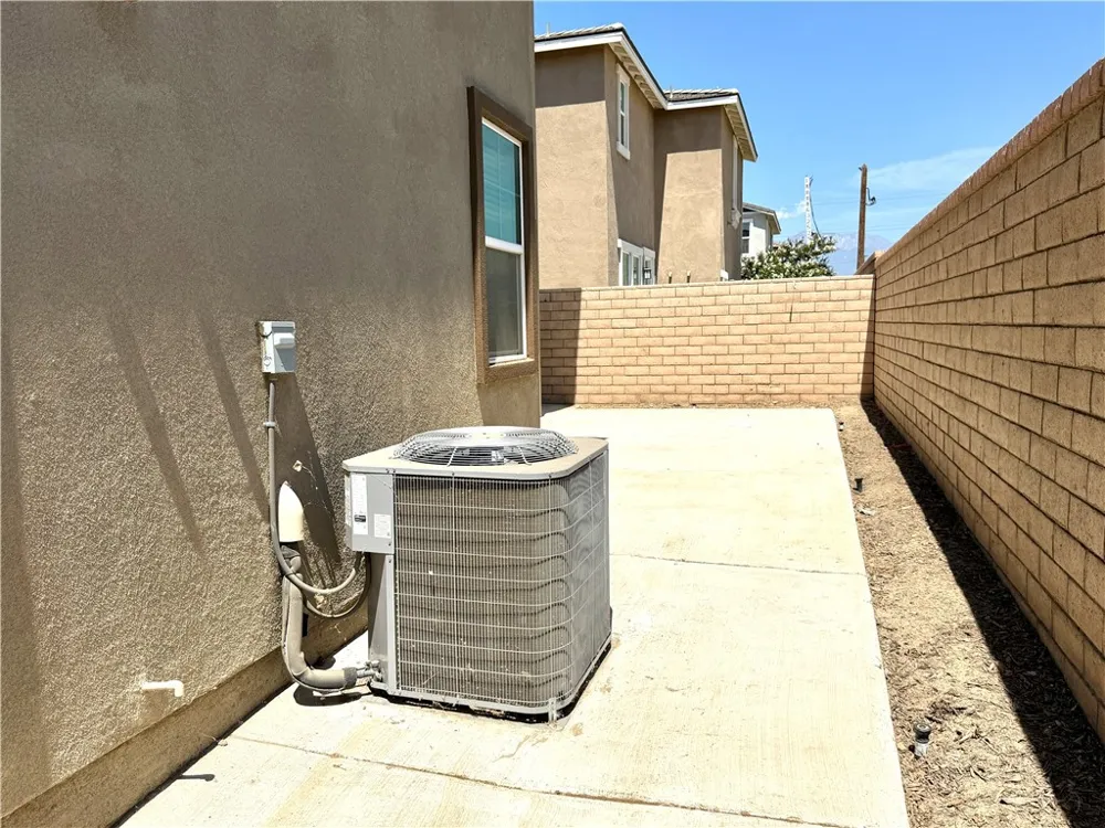 2993 E Halton Paseo Ontario, CA 91761