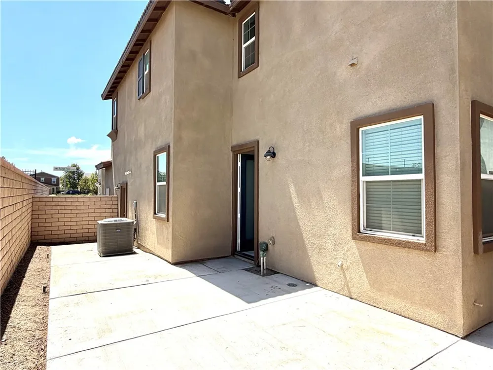 2993 E Halton Paseo Ontario, CA 91761