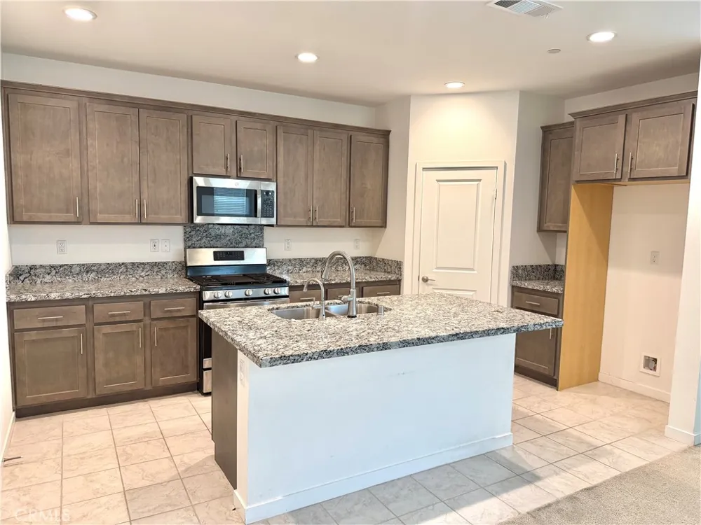 2993 E Halton Paseo Ontario, CA 91761