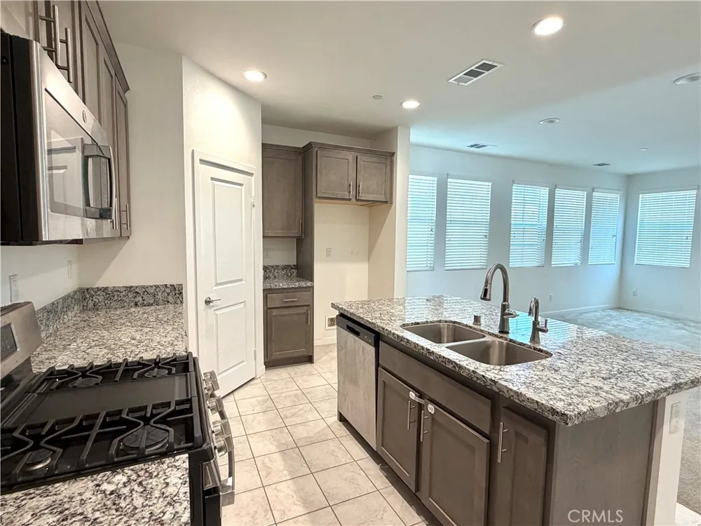 2993 E Halton Paseo Ontario, CA 91761