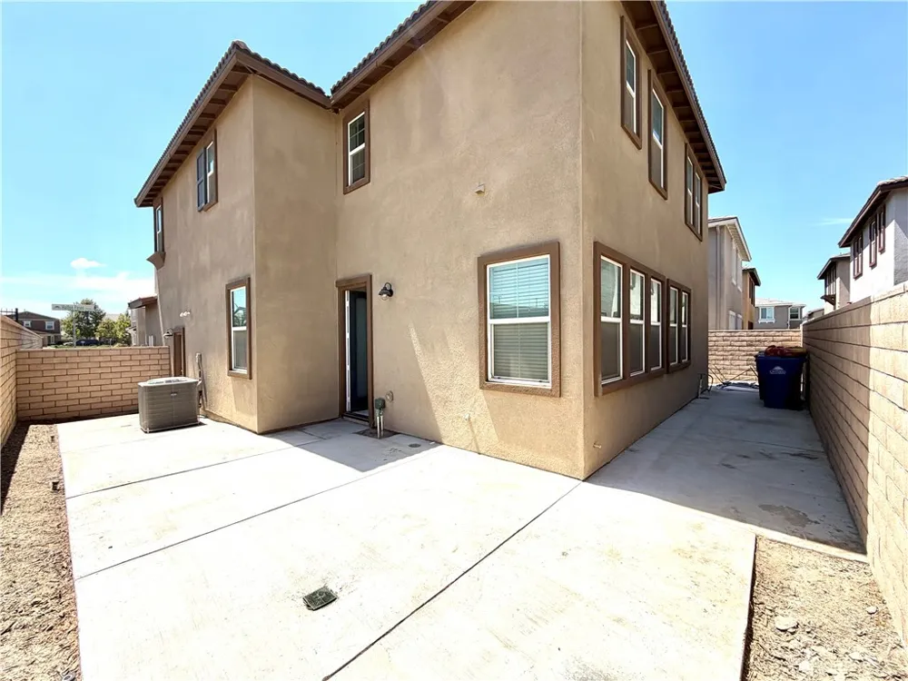 2993 E Halton Paseo Ontario, CA 91761