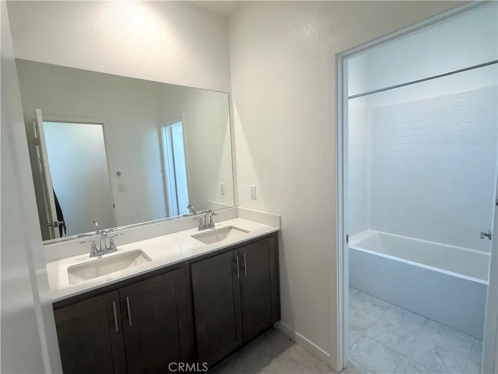 2993 E Halton Paseo Ontario, CA 91761