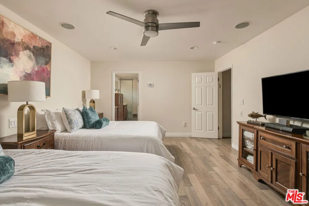5506 Goodland Avenue Valley Village, CA 91607