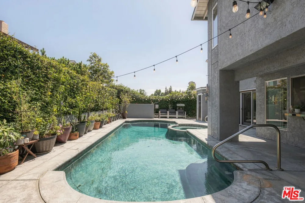 5506 Goodland Avenue Valley Village, CA 91607
