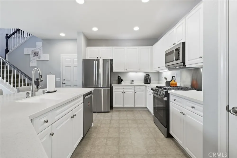 7181 Enclave Drive Eastvale, CA 92880