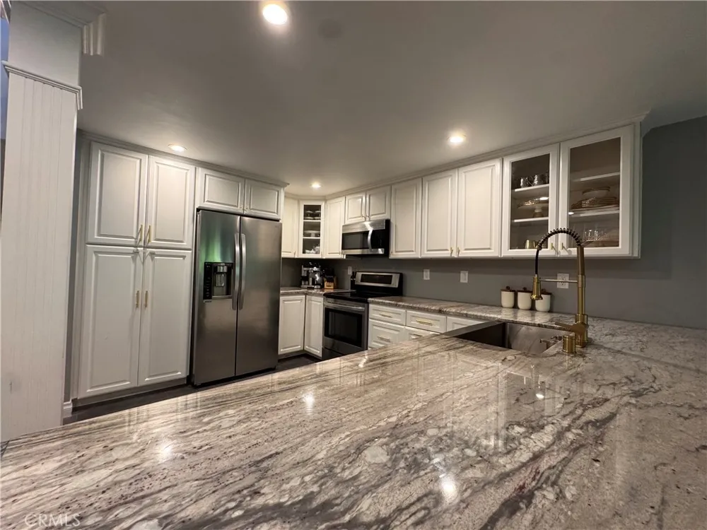 10151 Larwin #3 Chatsworth, CA 91311