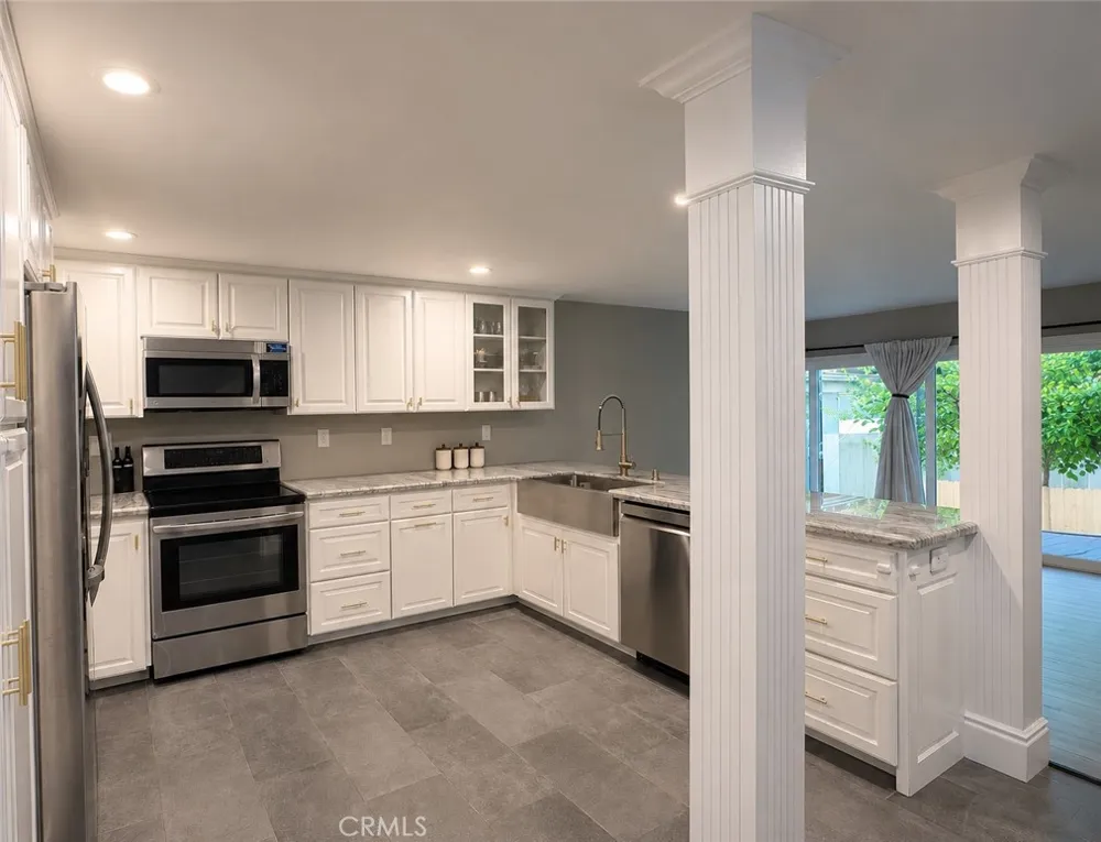 10151 Larwin #3 Chatsworth, CA 91311