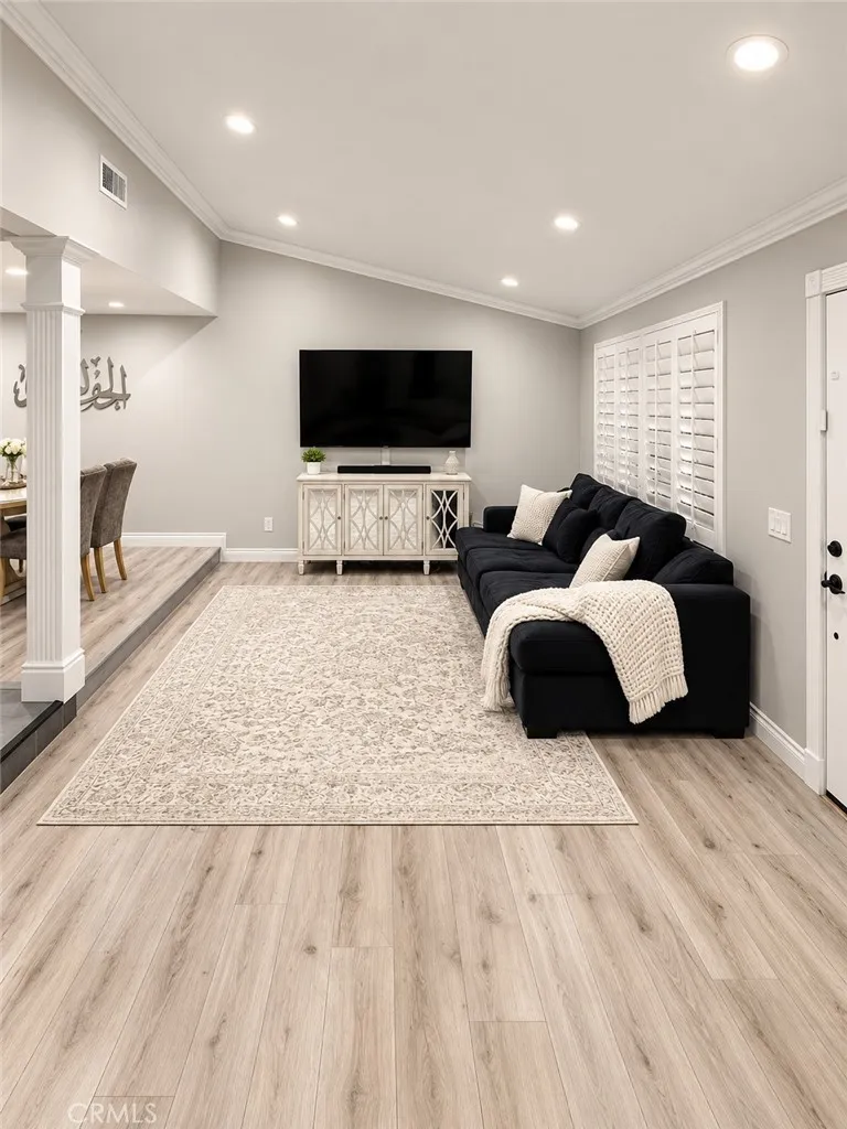 10151 Larwin #3 Chatsworth, CA 91311